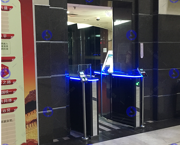 電視臺(tái)出入口翼閘案例：青島廣播電視臺(tái)高端速通門(mén)項(xiàng)目案例